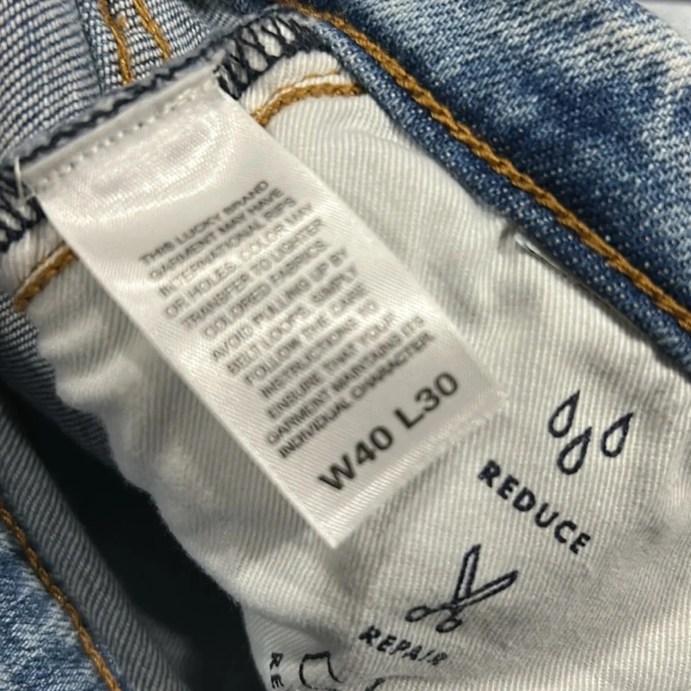 EUC Lucky Brand 40 x 30 223 straight leg Jean